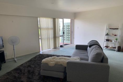 Photo of property in 2/5 Sylvan Crescent, Te Atatu South, Auckland, 0610