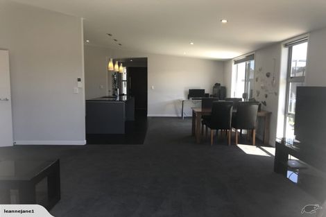 Photo of property in 33 Butterworth Crescent, Papamoa Beach, Papamoa, 3118