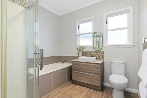 Photo of property in 51 Burrow Road, Pukekohe, 2120