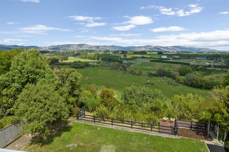 Photo of property in 19 Springdale Grove, Fitzherbert, Palmerston North, 4410