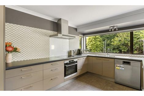 Photo of property in 3 Voltaire Court, Botany Downs, Auckland, 2010