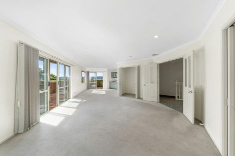 Photo of property in 9 Bennett Grove, Newlands, Wellington, 6037