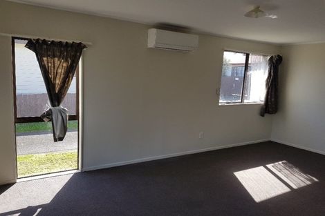Photo of property in 1/85 Luanda Drive, Ranui, Auckland, 0612