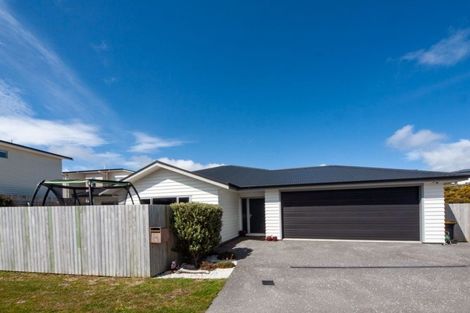 Photo of property in 15 Belize Grove, Grenada Village, Wellington, 6037