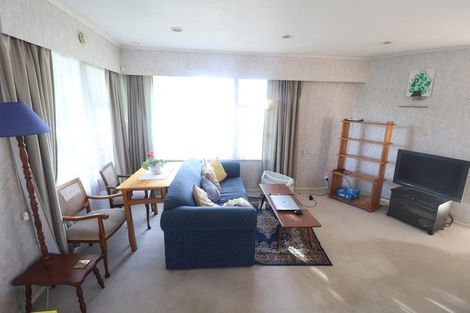 Photo of property in 1 Ngatoa Place, Glenfield, Auckland, 0629