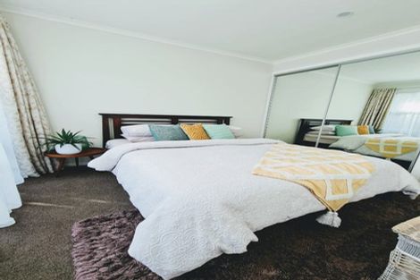 Photo of property in 23a Rena Place, West Harbour, Auckland, 0618