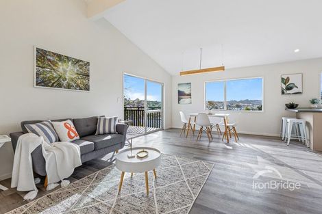 Photo of property in 10 Louise Place, Browns Bay, Auckland, 0630