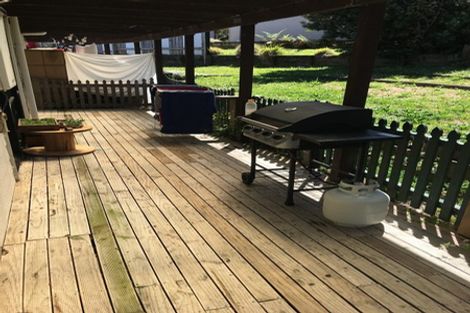 Photo of property in 15 Van Dyke Place, West Harbour, Auckland, 0618