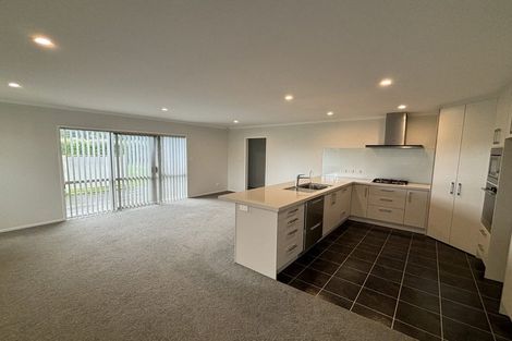 Photo of property in 74 Fernbrook Drive, Hurworth, New Plymouth, 4310