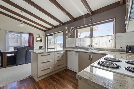 Photo of property in 77 Richmond Avenue, Richmond Heights, Taupo, 3330