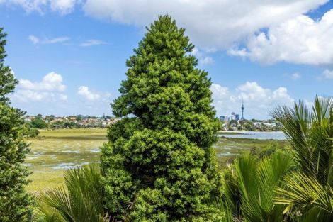 Photo of property in 1/27 Waitemata Road, Hauraki, Auckland, 0622