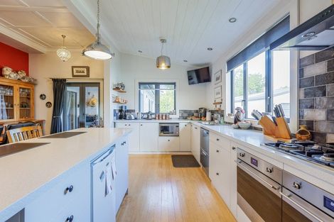 Photo of property in 100 Cole Street, Dannevirke, 4930