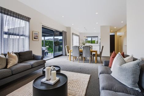 Photo of property in 5 Kotare Drive, Waiwhakaiho, New Plymouth, 4312