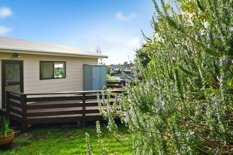 Photo of property in 2/33 Lavelle Road, Henderson, Auckland, 0612