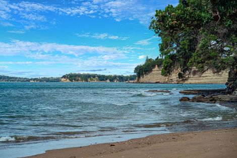 Photo of property in 42 Marellen Drive, Red Beach, 0932