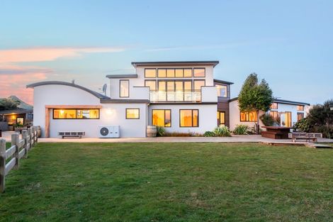 Photo of property in 3 Coroglen Rise, Pukerua Bay, 5026