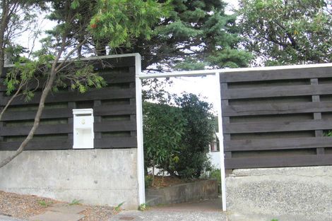 Photo of property in 6 Arahanga Grove, Maupuia, Wellington, 6022