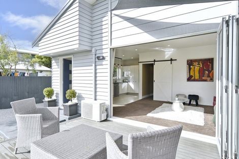 Photo of property in 15 Hargest Crescent, Sydenham, Christchurch, 8023