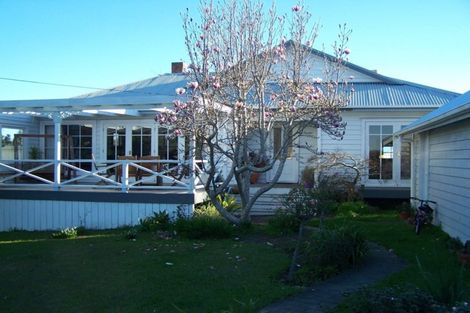 Photo of property in 32 Marine Parade, Mellons Bay, Auckland, 2014