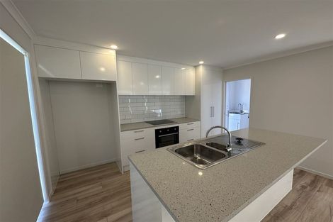 Photo of property in 58 Archibald Road, Kelston, Auckland, 0602