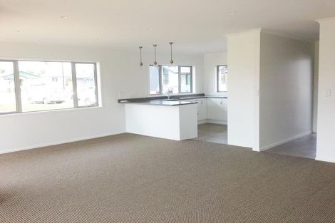 Photo of property in 6 Howe Place, Upper Vogeltown, New Plymouth, 4310