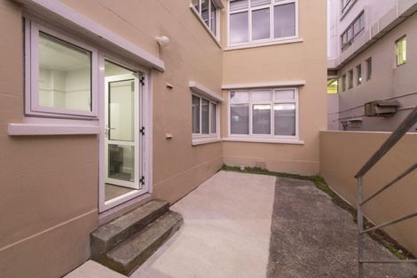 Photo of property in Fountain Court, 16/48 Oriental Parade, Oriental Bay, Wellington, 6011