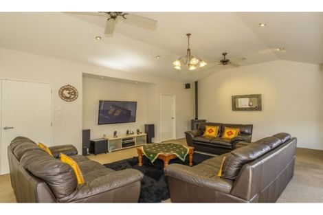 Photo of property in 33 Bottle Lake Drive, Parklands, Christchurch, 8083