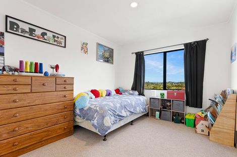 Photo of property in 9 Van Dyke Place, West Harbour, Auckland, 0618