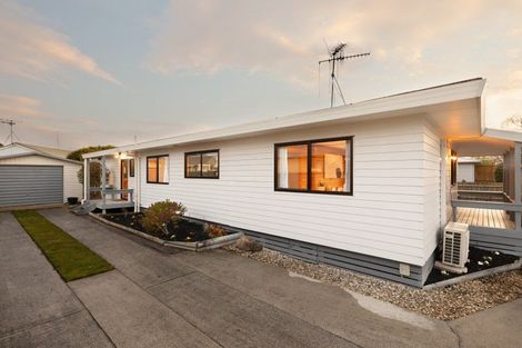 Photo of property in 1 Beadle Place, St Andrews, Hamilton, 3200