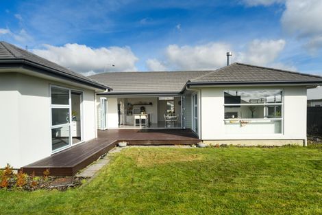 Photo of property in 175 Pacific Drive, Fitzherbert, Palmerston North, 4410