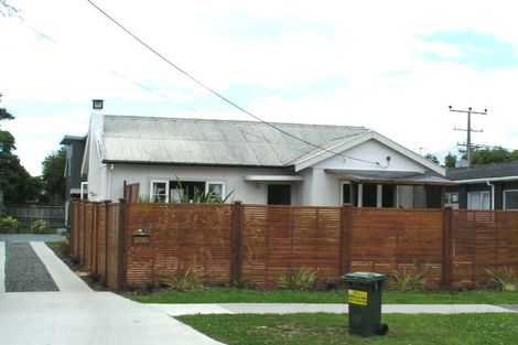 Photo of property in 1/92 Eversleigh Road, Belmont, Auckland, 0622