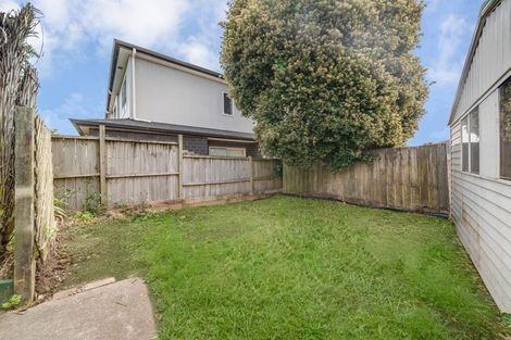 Photo of property in 2 Netherlands Avenue, Kelston, Auckland, 0602