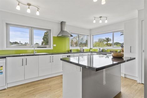 Photo of property in 18 Athenree Road, Athenree, Katikati, 3177