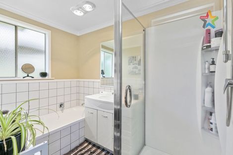 Photo of property in 17 Maple Grove, Maungaraki, Lower Hutt, 5010