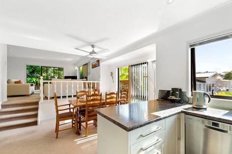 Photo of property in 2/19 Valley Road, Browns Bay, Auckland, 0630