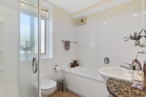 Photo of property in The Sands Apartments, 18/47 The Strand, Takapuna, Auckland, 0622