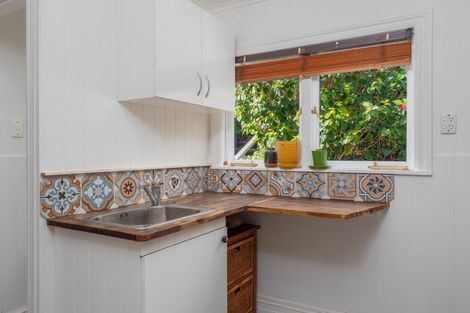 Photo of property in 9 Robertson Street, Russell, 0202