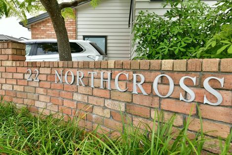 Photo of property in 3/22 Northcross Drive, Oteha, Auckland, 0632