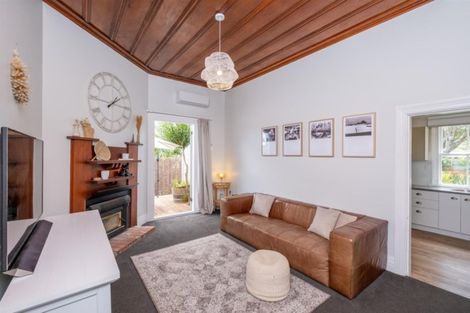 Photo of property in 194 South Road, Hawera, 4610