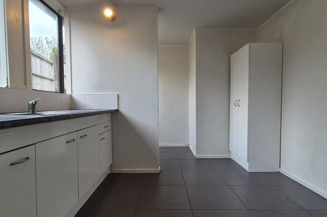 Photo of property in 1 Lauderdale Road, Birkdale, Auckland, 0626