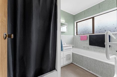 Photo of property in 7a Kirrama Place, Conifer Grove, Takanini, 2112