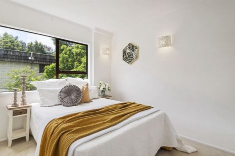 Photo of property in 1/4 Braund Place, Glenfield, Auckland, 0629