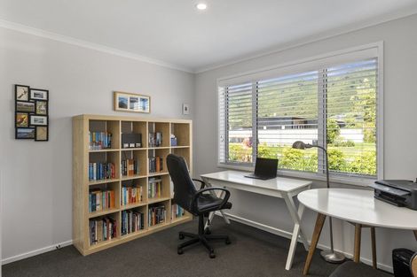 Photo of property in 83 Waipunahau Road, Waikanae, 5036