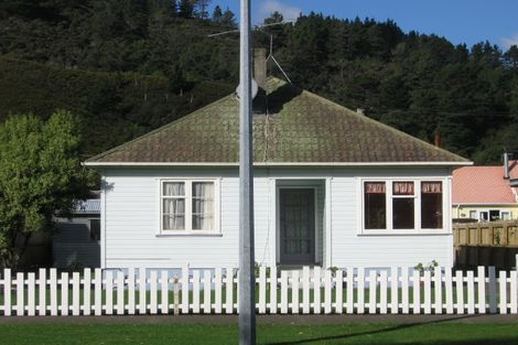 Photo of property in 1310 High Street, Taita, Lower Hutt, 5011