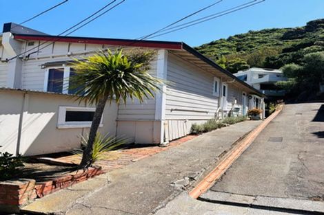 Photo of property in 180 Sutherland Road, Lyall Bay, Wellington, 6022