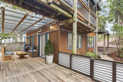 Photo of property in 220 Woodlands Park Road, Titirangi, Auckland, 0604