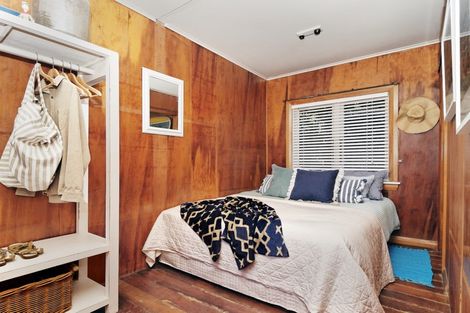 Photo of property in 43 North Piha Road, Piha, New Lynn, 0772