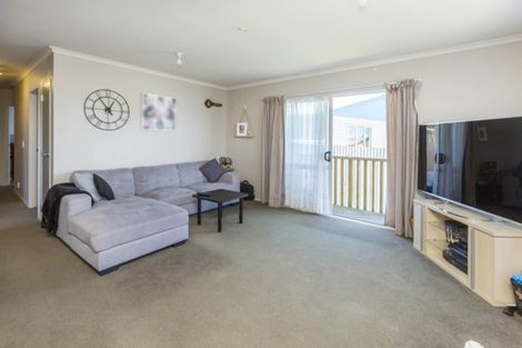 Photo of property in 32a Aniseed Grove, Timberlea, Upper Hutt, 5018