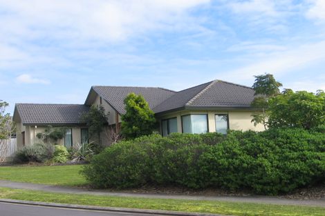 Photo of property in 12 Mullagh Place, East Tamaki Heights, Auckland, 2016