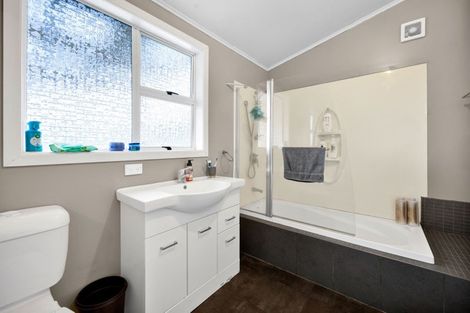 Photo of property in 6 Tawhiti Road, Hawera, 4610